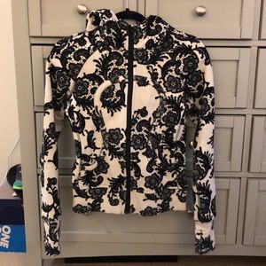 Lululemon black/white sweatshirt